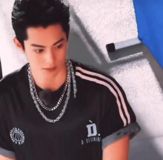 王鹤棣直播爆料视频,娱乐圈幕后故事大曝光 第1张 王鹤棣直播爆料视频,娱乐圈幕后故事大曝光 第1张